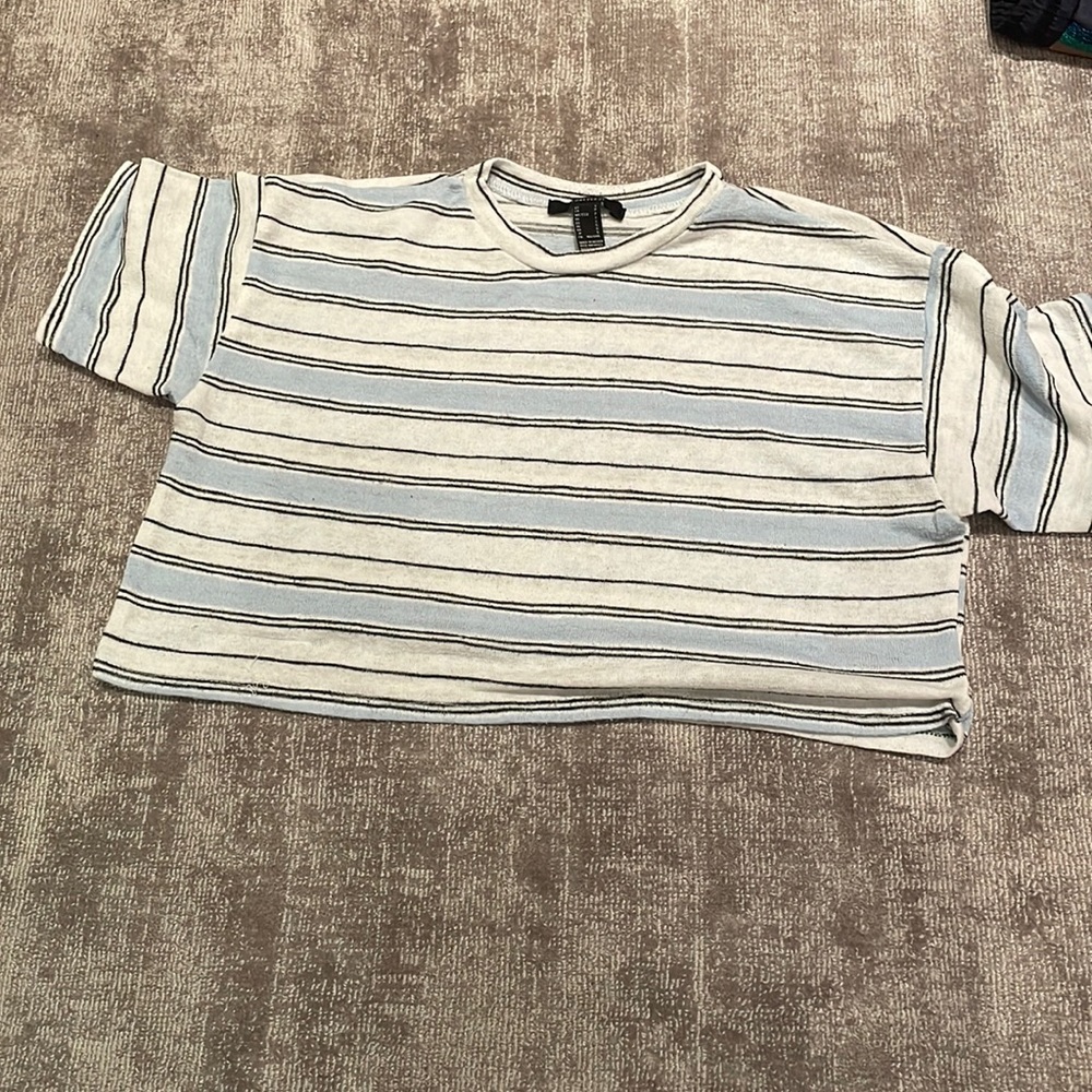 Croped blue and white striped tee
